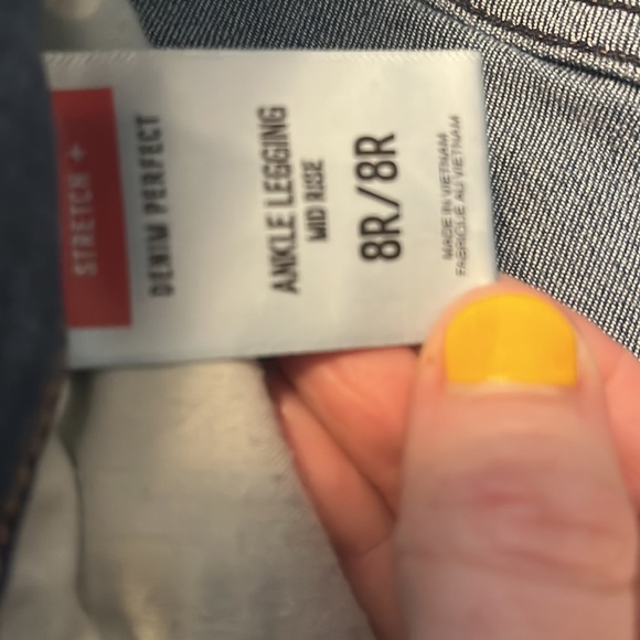 EXPRESS STRETCH PLUS DENIM PERFECT ANKLE LEGGINGS MID RISE 8 REGULAR - Picture 4 of 5